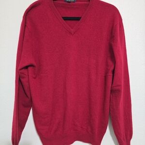 Cashmere 100%. Club Room Men's Classic , V-Neck Sweater in Bold Red
